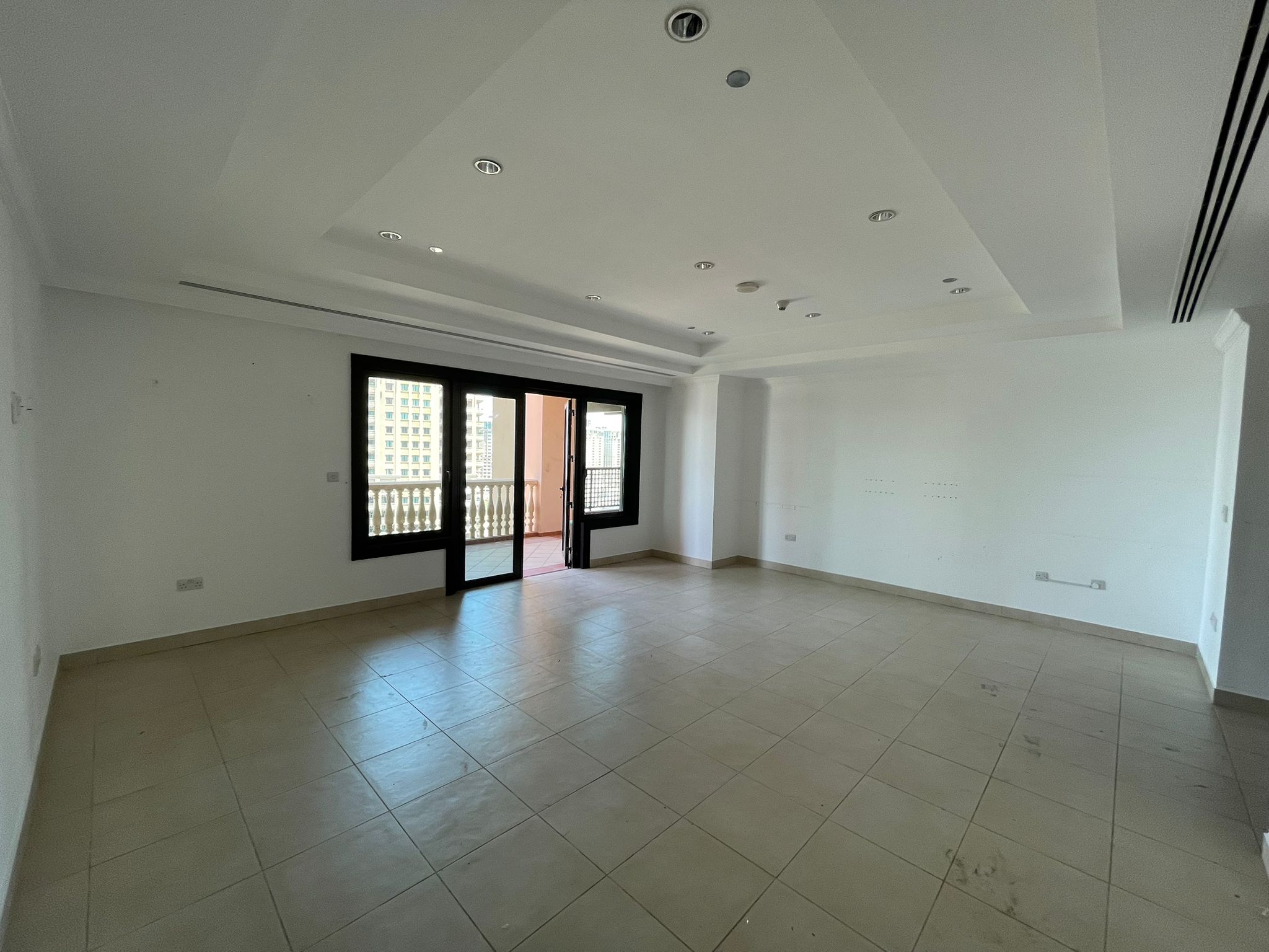 4BHK + MAID | SEMI FURNISHED | MARINA VIEW & CITY VIEW |